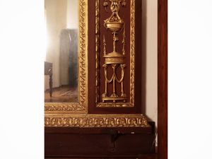 Grande specchiera in legno tinto rosso pompeiano e lumeggiata in oro  - Asta Dimore fiorentine - Associazione Nazionale - Case d'Asta italiane