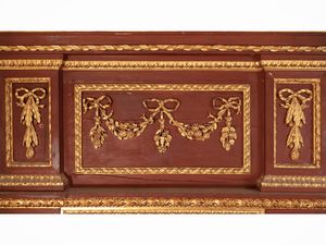 Grande specchiera in legno tinto rosso pompeiano e lumeggiata in oro  - Asta Dimore fiorentine - Associazione Nazionale - Case d'Asta italiane