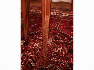 Tavolino impiallacciato in noce, ciliegio ed altre essenze  - Asta Dimore fiorentine - Associazione Nazionale - Case d'Asta italiane