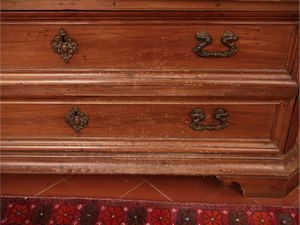 Cassettone in noce  - Asta Dimore fiorentine - Associazione Nazionale - Case d'Asta italiane