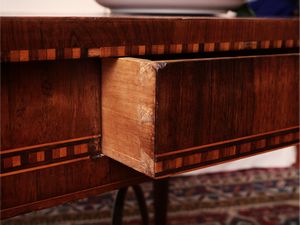 Tavolino da centro impiallacciato in noce  - Asta Dimore fiorentine - Associazione Nazionale - Case d'Asta italiane