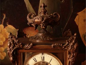 Orologio da tavolo in antimonio e metallo  - Asta Dimore fiorentine - Associazione Nazionale - Case d'Asta italiane