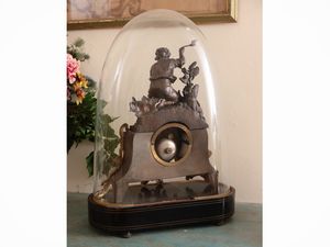 Orologio in antimonio patinato e dorato  - Asta Dimore fiorentine - Associazione Nazionale - Case d'Asta italiane