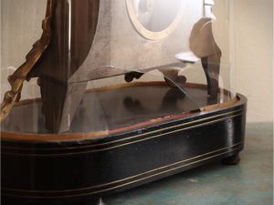 Orologio in antimonio patinato e dorato  - Asta Dimore fiorentine - Associazione Nazionale - Case d'Asta italiane