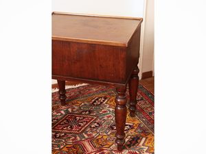 Tavolino da lavoro rustico in noce  - Asta Dimore fiorentine - Associazione Nazionale - Case d'Asta italiane