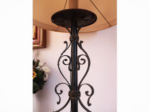 Coppia di grandi torciere in ferro battuto  - Asta Dimore fiorentine - Associazione Nazionale - Case d'Asta italiane