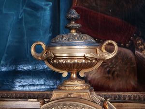 Trittico da camino in antimonio dorato  - Asta Dimore fiorentine - Associazione Nazionale - Case d'Asta italiane