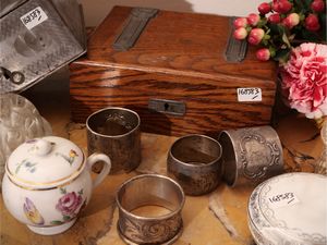 Lotto di curiosit� d'epoca  - Asta Dimore fiorentine - Associazione Nazionale - Case d'Asta italiane