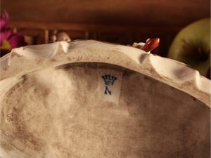 Gruppo in porcellana policroma, Manifattura di Capodimonte  - Asta Dimore fiorentine - Associazione Nazionale - Case d'Asta italiane