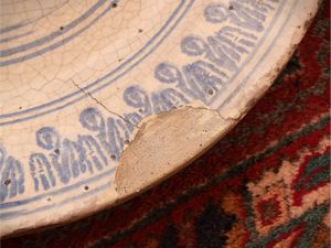 PIatto da parata in maiolica popolare  - Asta Dimore fiorentine - Associazione Nazionale - Case d'Asta italiane