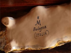 Centrotavola in maiolica, manifattura bolognese  - Asta Dimore fiorentine - Associazione Nazionale - Case d'Asta italiane