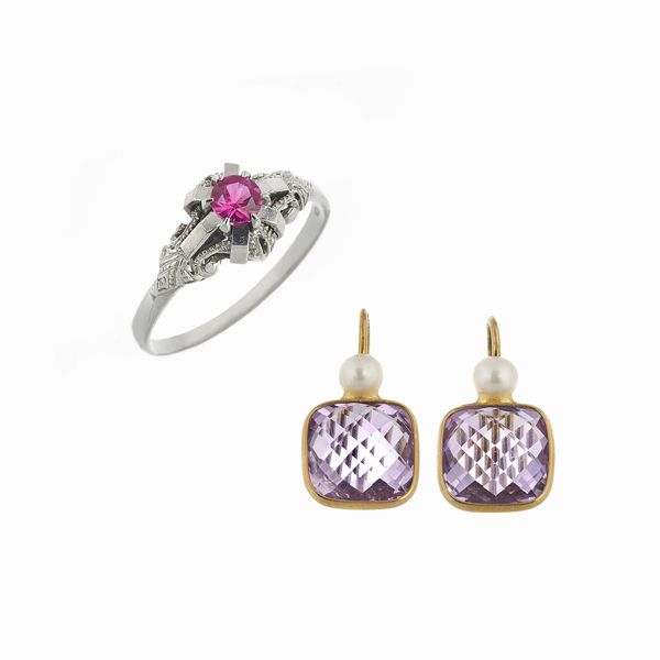 ANELLO CON PIETRA SINTETICA E PAIO DI ORECCHINI  - Asta Gioielli  - Associazione Nazionale - Case d'Asta italiane