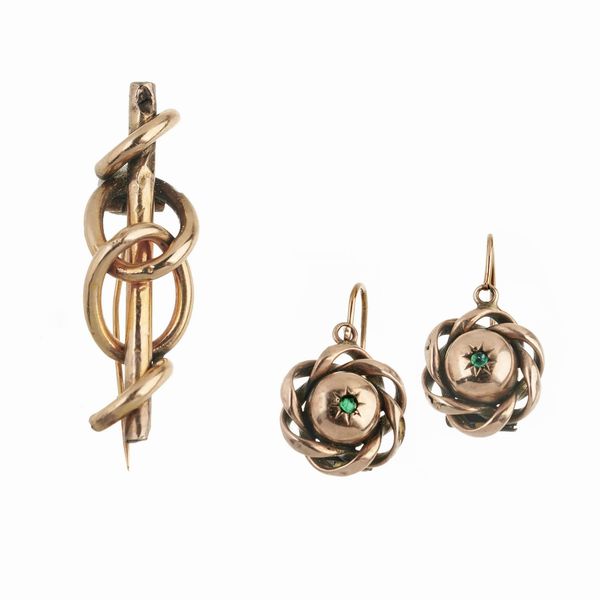 PAIO DI ORECCHINI A MONACHELLA CON SPILLA A BARRETTA  - Asta Gioielli  - Associazione Nazionale - Case d'Asta italiane