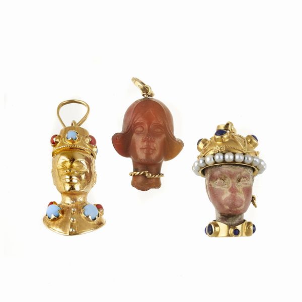 GRUPPO DI TRE PENDENTI  - Asta Gioielli  - Associazione Nazionale - Case d'Asta italiane