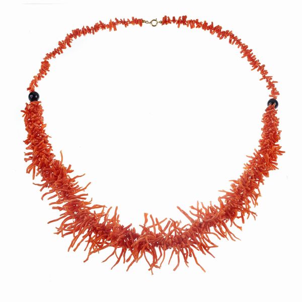 LUNGA COLLANA CON RAMETTI DI CORALLO  - Asta Gioielli  - Associazione Nazionale - Case d'Asta italiane