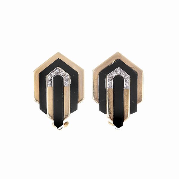 PAIO DI ORECCHINI GEOMETRICI CON ONICE E DIAMANTI  - Asta Gioielli  - Associazione Nazionale - Case d'Asta italiane