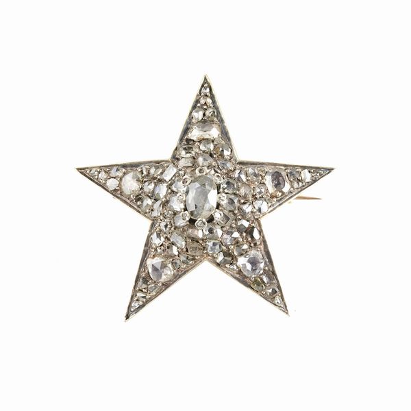 SPILLA A FORMA DI STELLA CON DIAMANTI  - Asta Gioielli  - Associazione Nazionale - Case d'Asta italiane