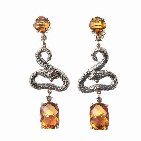 PAIO DI LUNGHI ORECCHINI PENDENTI  - Asta Gioielli  - Associazione Nazionale - Case d'Asta italiane