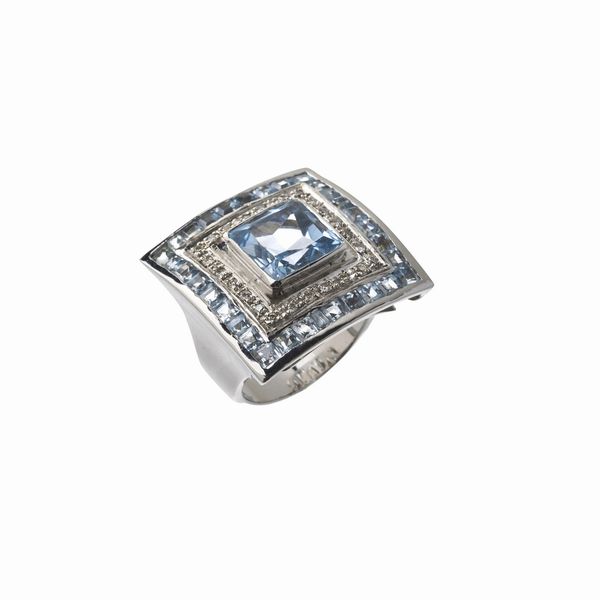 ANELLO GEOMETRICO CON ACQUAMARINE E DIAMANTI  - Asta Gioielli  - Associazione Nazionale - Case d'Asta italiane