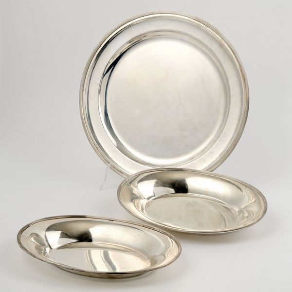 Tre vassoi in argento  - Asta L'Arte della Tavola - Associazione Nazionale - Case d'Asta italiane