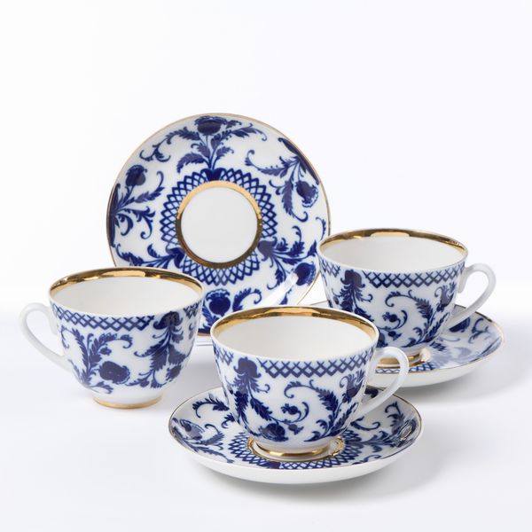 Lomonosov sei tazze da t con piattino in porcellana bianca e blu  - Asta L'Arte della Tavola - Associazione Nazionale - Case d'Asta italiane