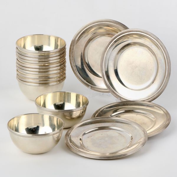 Dodici coppette da macedonia e otto piattini in argento  - Asta L'Arte della Tavola - Associazione Nazionale - Case d'Asta italiane