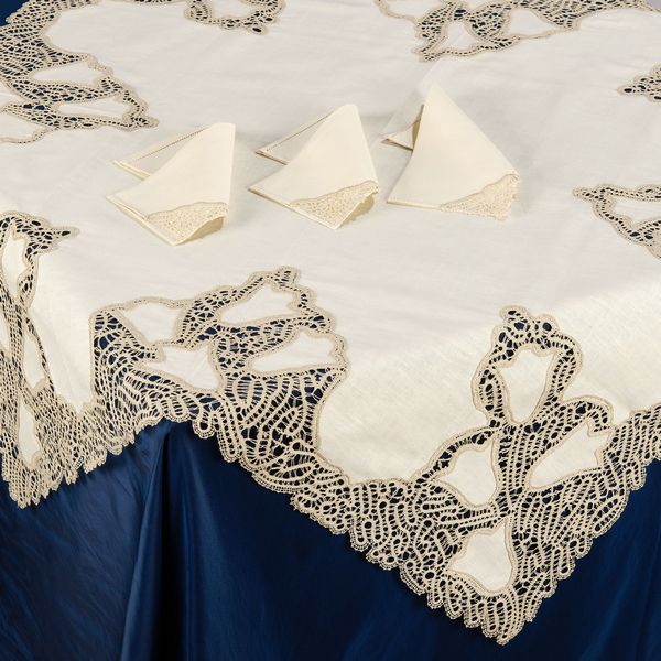 Tovaglietta da t e sei tovaglioli in bisso di lino cru  - Asta L'Arte della Tavola - Associazione Nazionale - Case d'Asta italiane