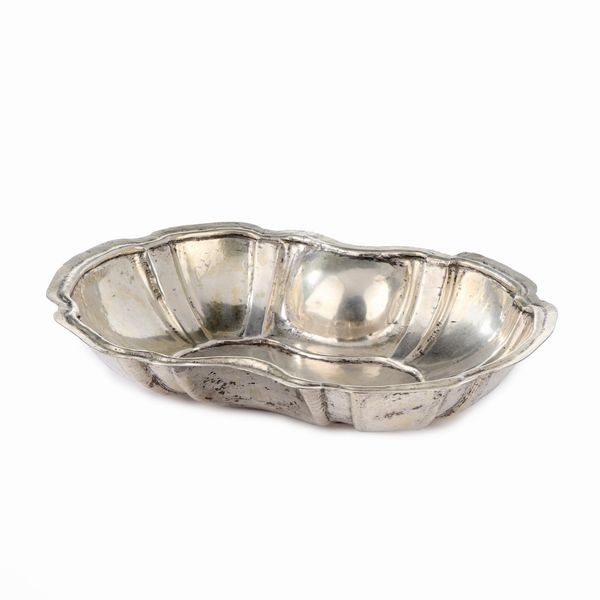 Bacile ovoidale in argento  - Asta L'Arte della Tavola - Associazione Nazionale - Case d'Asta italiane