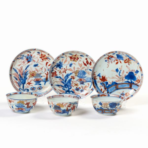 Tre tazzine con piattini in porcellana  - Asta L'Arte della Tavola - Associazione Nazionale - Case d'Asta italiane