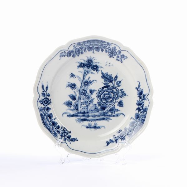 Ginori piatto in porcellana bianca e blu  - Asta L'Arte della Tavola - Associazione Nazionale - Case d'Asta italiane