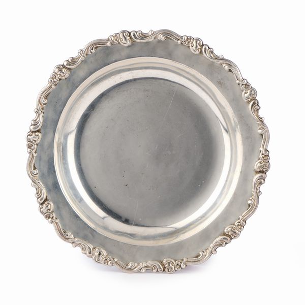 Vassoio circolare in argento  - Asta L'Arte della Tavola - Associazione Nazionale - Case d'Asta italiane