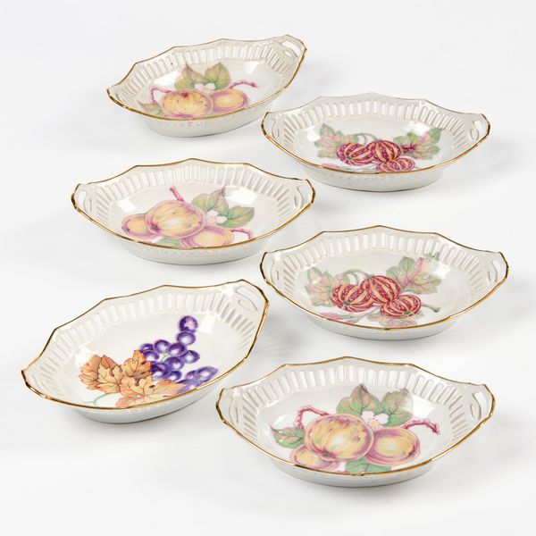 Richard Ginori sei coppette ovoidali in porcellana  - Asta L'Arte della Tavola - Associazione Nazionale - Case d'Asta italiane