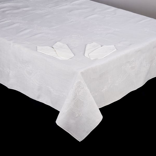 Tovaglia e ventiquattro tovaglioli in lino bianco  - Asta L'Arte della Tavola - Associazione Nazionale - Case d'Asta italiane