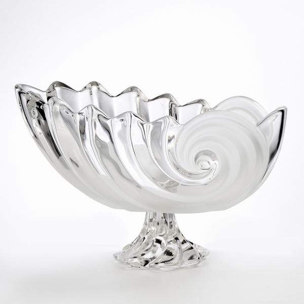 Centrotavola a conchiglia in cristallo trasparente e satinato  - Asta L'Arte della Tavola - Associazione Nazionale - Case d'Asta italiane