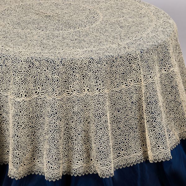 Pregiata tovaglia a tombolo  - Asta L'Arte della Tavola - Associazione Nazionale - Case d'Asta italiane