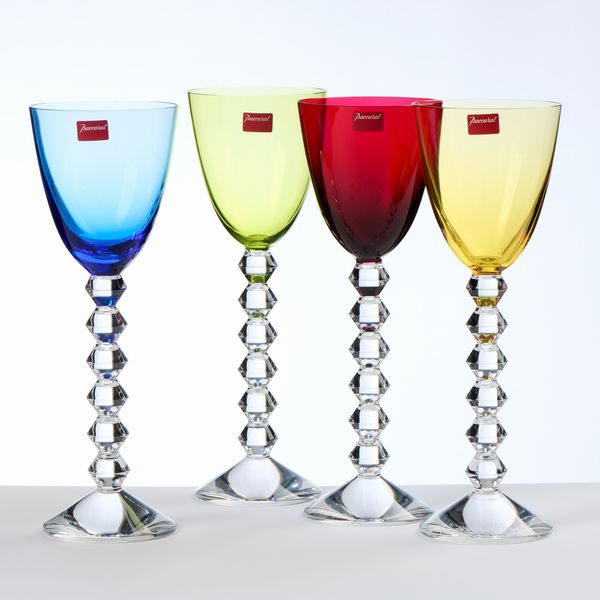 Baccarat Vga dodici calici in cristallo colorato e trasparente  - Asta L'Arte della Tavola - Associazione Nazionale - Case d'Asta italiane