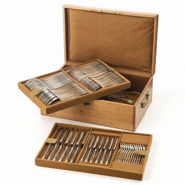 Servizio di posate in lega d'argento  - Asta L'Arte della Tavola - Associazione Nazionale - Case d'Asta italiane