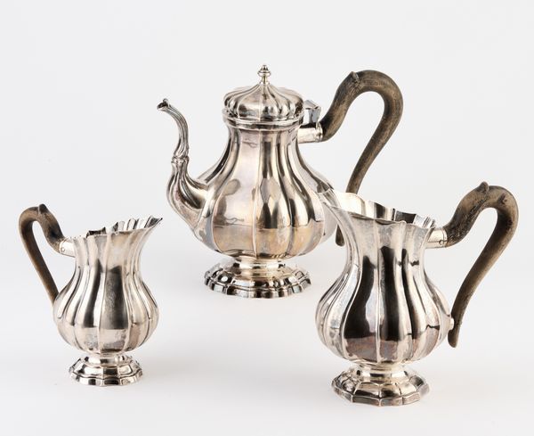 Teiera e due lattiere in argento  - Asta L'Arte della Tavola - Associazione Nazionale - Case d'Asta italiane
