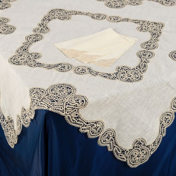 Tovaglietta e sei tovaglioli in bisso di lino cru  - Asta L'Arte della Tavola - Associazione Nazionale - Case d'Asta italiane