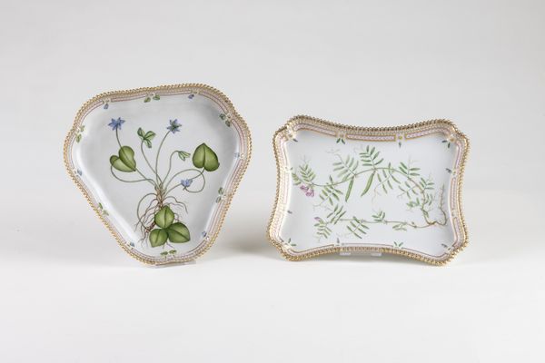 Royal Copenhagen Flora Danica prestigioso servizio da tavola in porcellana policroma e dorata  - Asta L'Arte della Tavola - Associazione Nazionale - Case d'Asta italiane