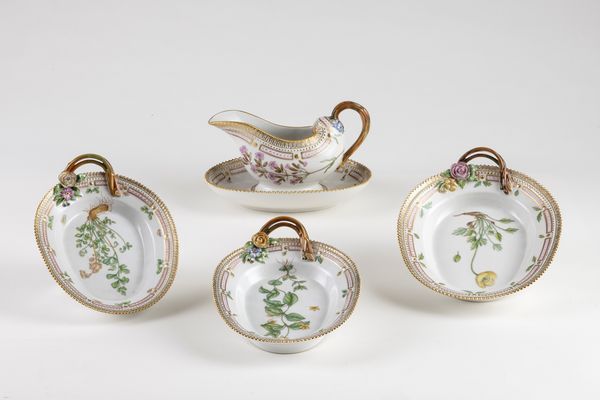 Royal Copenhagen Flora Danica prestigioso servizio da tavola in porcellana policroma e dorata  - Asta L'Arte della Tavola - Associazione Nazionale - Case d'Asta italiane