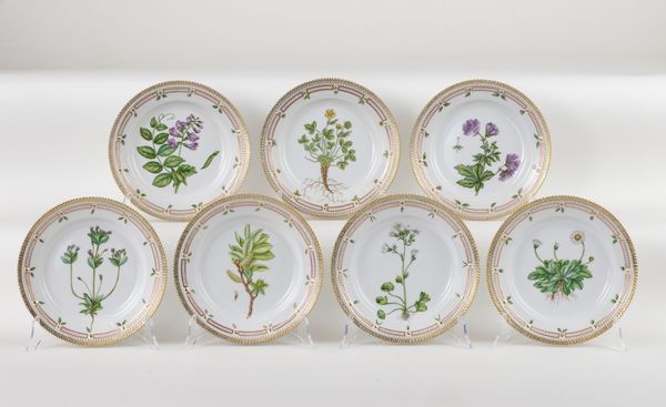 Royal Copenhagen Flora Danica prestigioso servizio da tavola in porcellana policroma e dorata  - Asta L'Arte della Tavola - Associazione Nazionale - Case d'Asta italiane