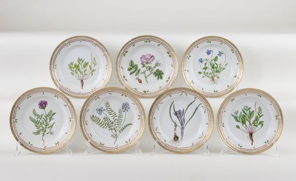 Royal Copenhagen Flora Danica prestigioso servizio da tavola in porcellana policroma e dorata  - Asta L'Arte della Tavola - Associazione Nazionale - Case d'Asta italiane