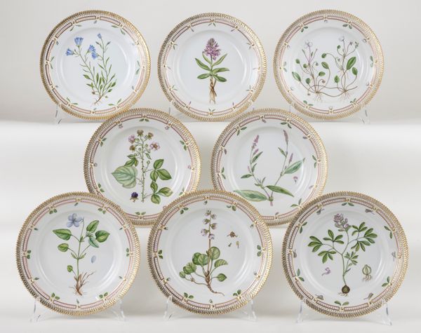 Royal Copenhagen Flora Danica prestigioso servizio da tavola in porcellana policroma e dorata  - Asta L'Arte della Tavola - Associazione Nazionale - Case d'Asta italiane