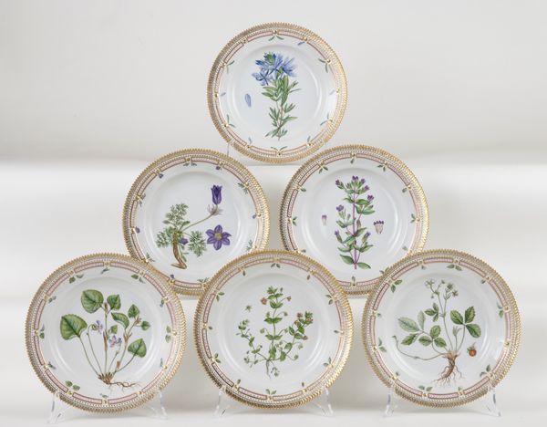 Royal Copenhagen Flora Danica prestigioso servizio da tavola in porcellana policroma e dorata  - Asta L'Arte della Tavola - Associazione Nazionale - Case d'Asta italiane