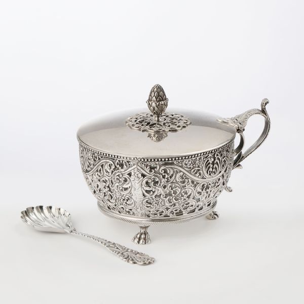 Formaggiera rotonda in argento  - Asta L'Arte della Tavola - Associazione Nazionale - Case d'Asta italiane