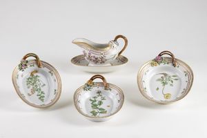 Royal Copenhagen Flora Danica prestigioso servizio da tavola in porcellana policroma e dorata  - Asta L'Arte della Tavola - Associazione Nazionale - Case d'Asta italiane