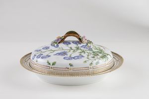 Royal Copenhagen Flora Danica prestigioso servizio da tavola in porcellana policroma e dorata  - Asta L'Arte della Tavola - Associazione Nazionale - Case d'Asta italiane