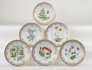 Royal Copenhagen Flora Danica prestigioso servizio da tavola in porcellana policroma e dorata  - Asta L'Arte della Tavola - Associazione Nazionale - Case d'Asta italiane
