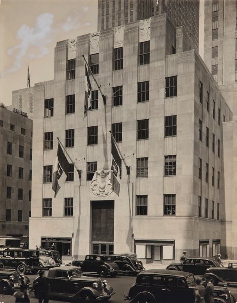 Wendell  MacRae : Sanza titolo (Il Palazzo d'Italia, Rockefeller Center)  - Asta Fotografia - Associazione Nazionale - Case d'Asta italiane